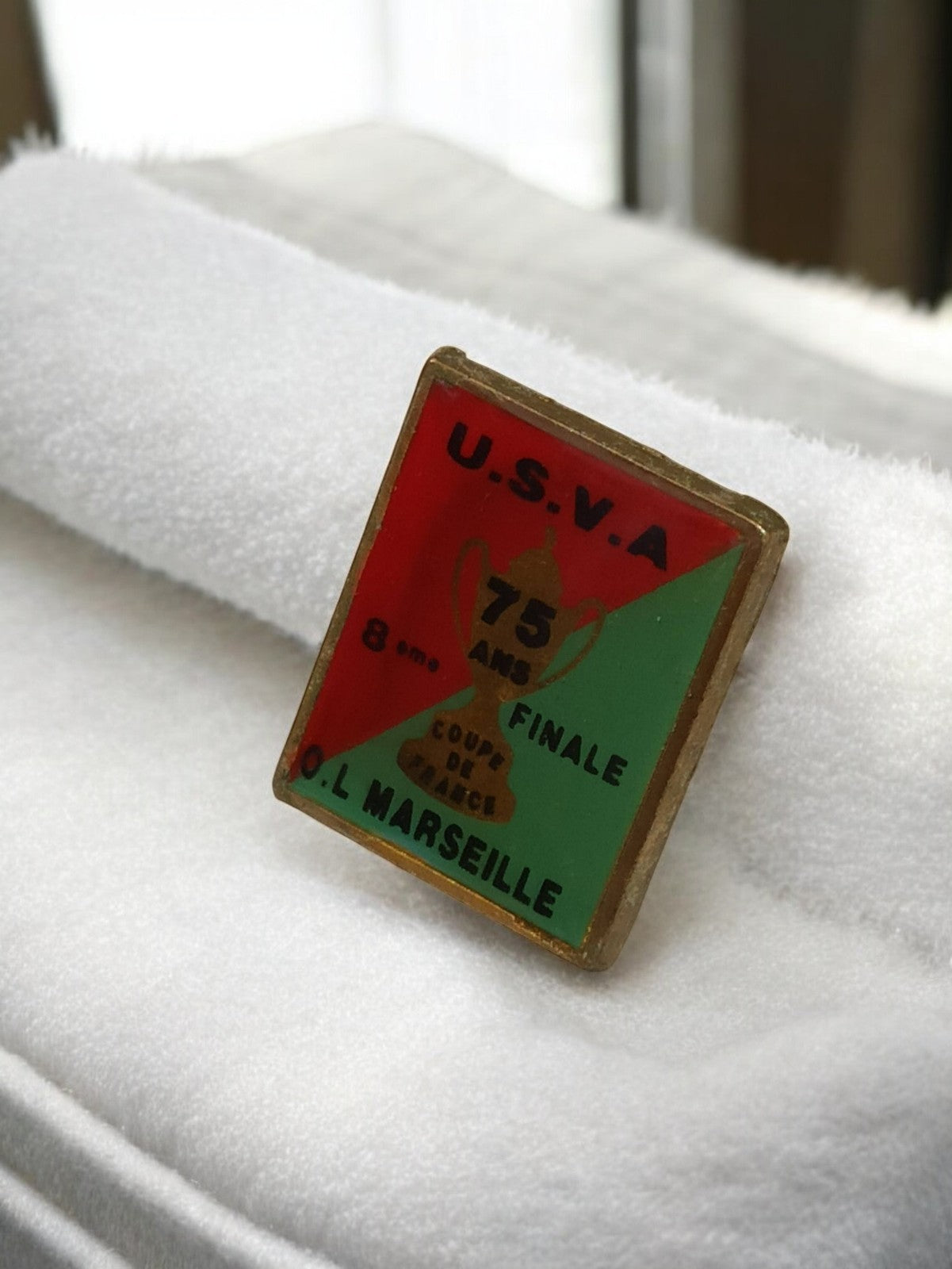 Pin's ancien USVA OM Finale Coupe de France vintage badge football rétro