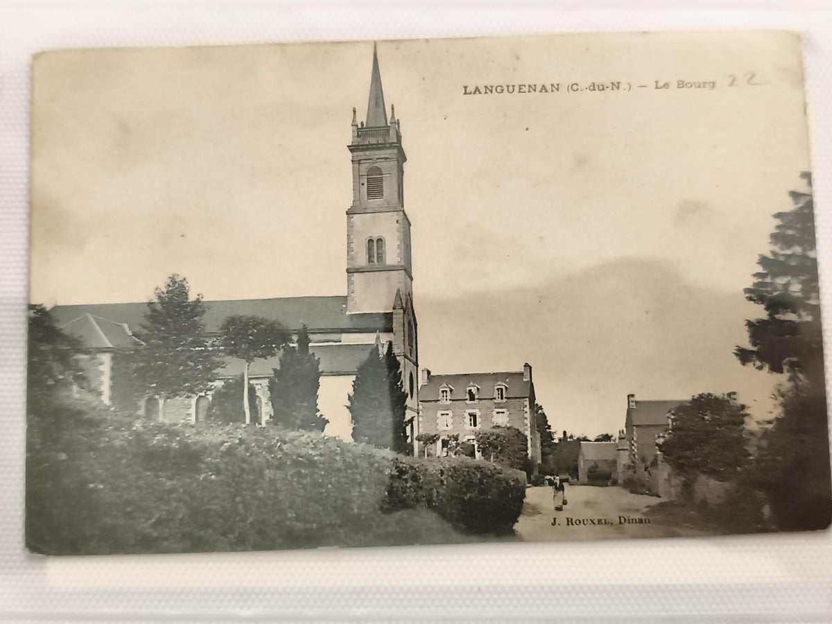Carte postale ancienne Languenan Côtes-du-Nord Le Bourg J. Rouxel Dinan CPA