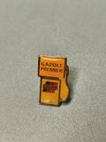Vintage pin's Total Gazole Premier pompe à essence jaune collection (Ref 14)