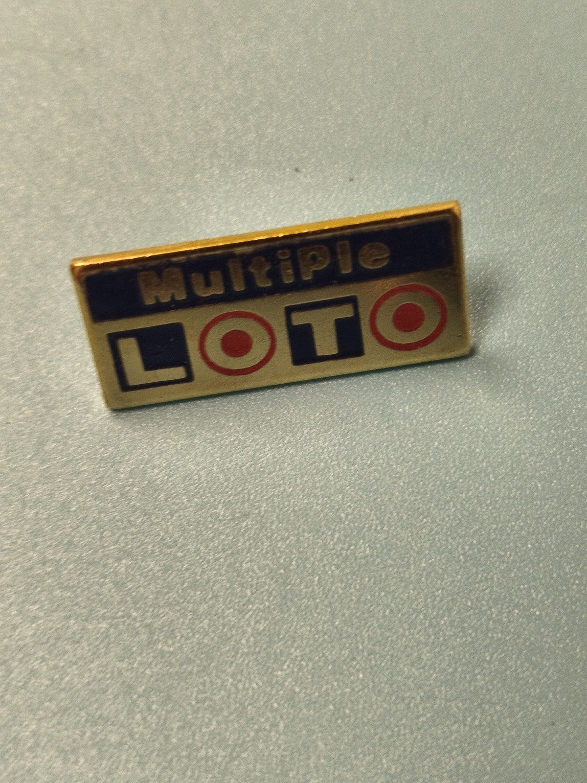 Vintage pin's Loto Multiple ancien, badge rectangulaire collection jeux hasard