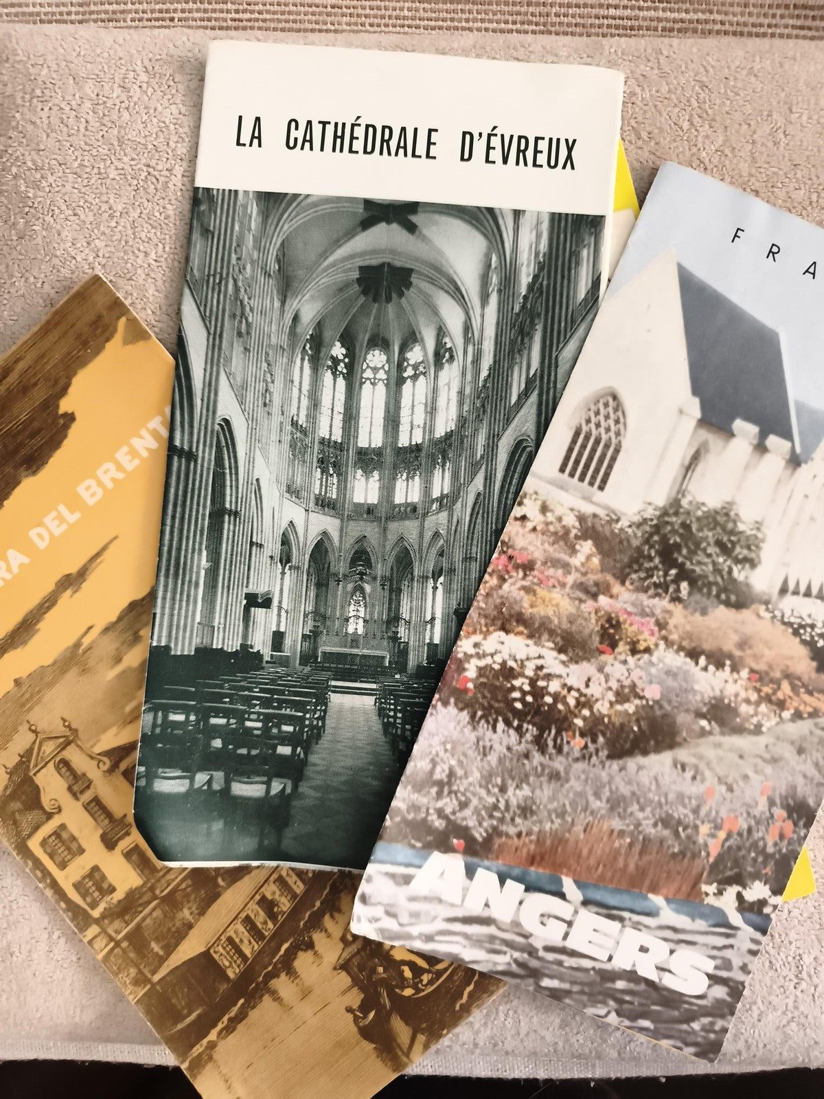 Lot 3 brochures touristiques anciennes Évreux Angers architecture France