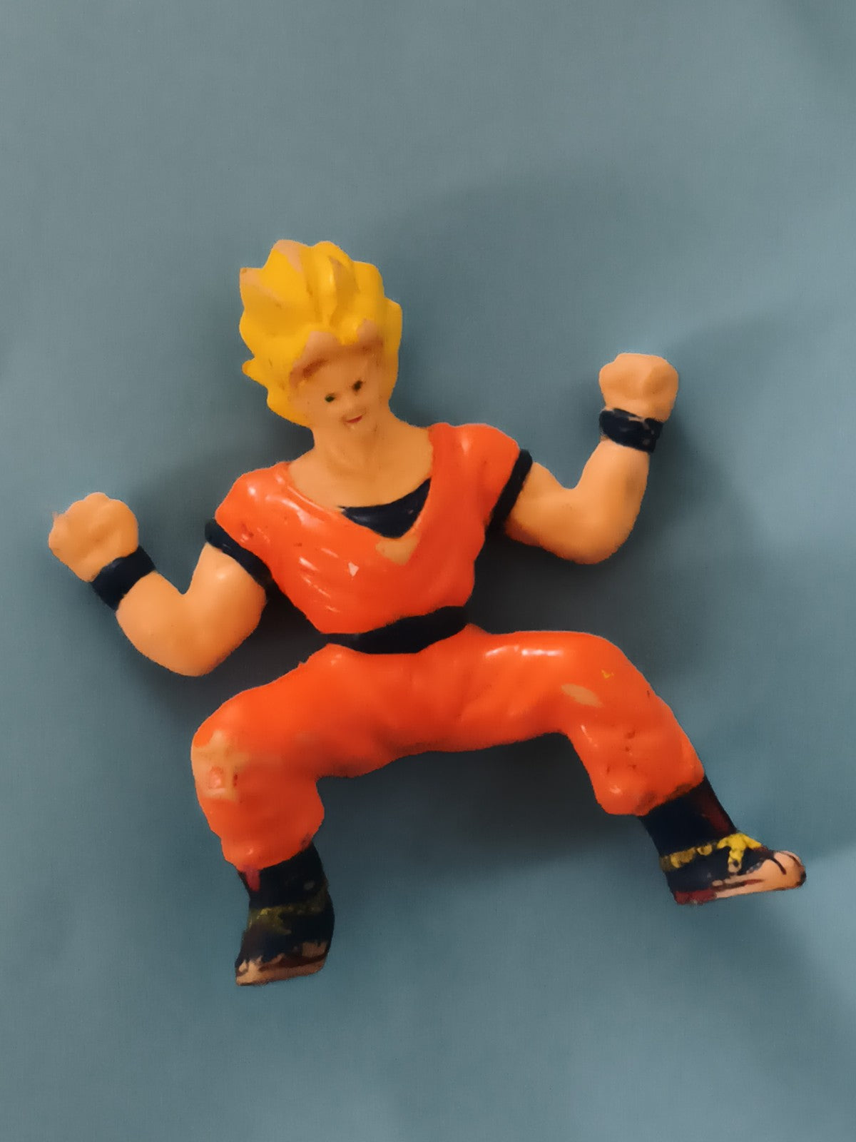 Figurine Dragon Ball Z Gashapon Goku Super Saiyan tenue orange