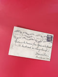 Enveloppe philatélie oblitérée Paris, écriture manuscrite, fond rouge