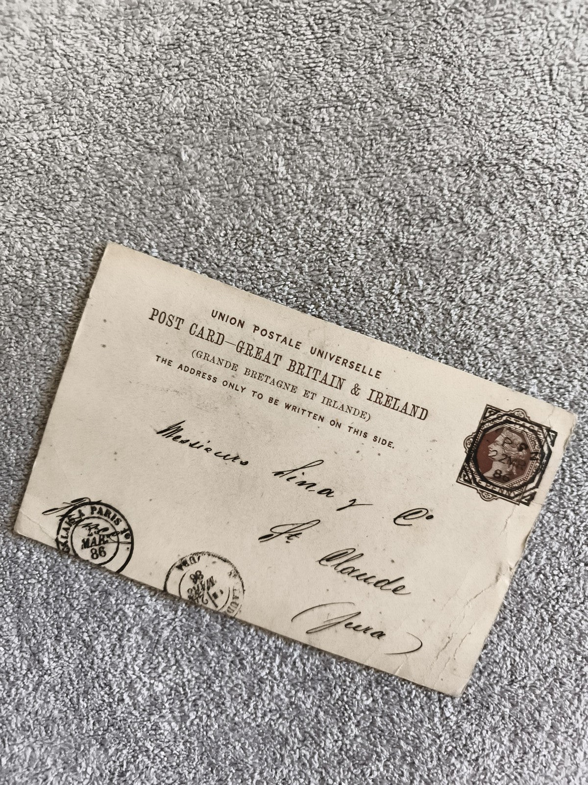 CPA carte postale timbre 2 1/2d Grande Bretagne 1886 cachet Paris