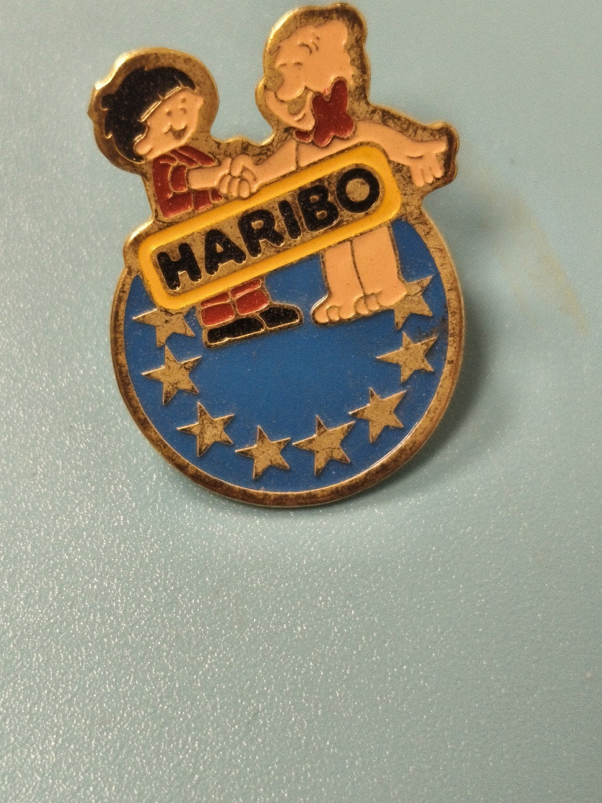 Pin's vintage HARIBO collection, personnages enfants, bleu étoiles, ancien badge