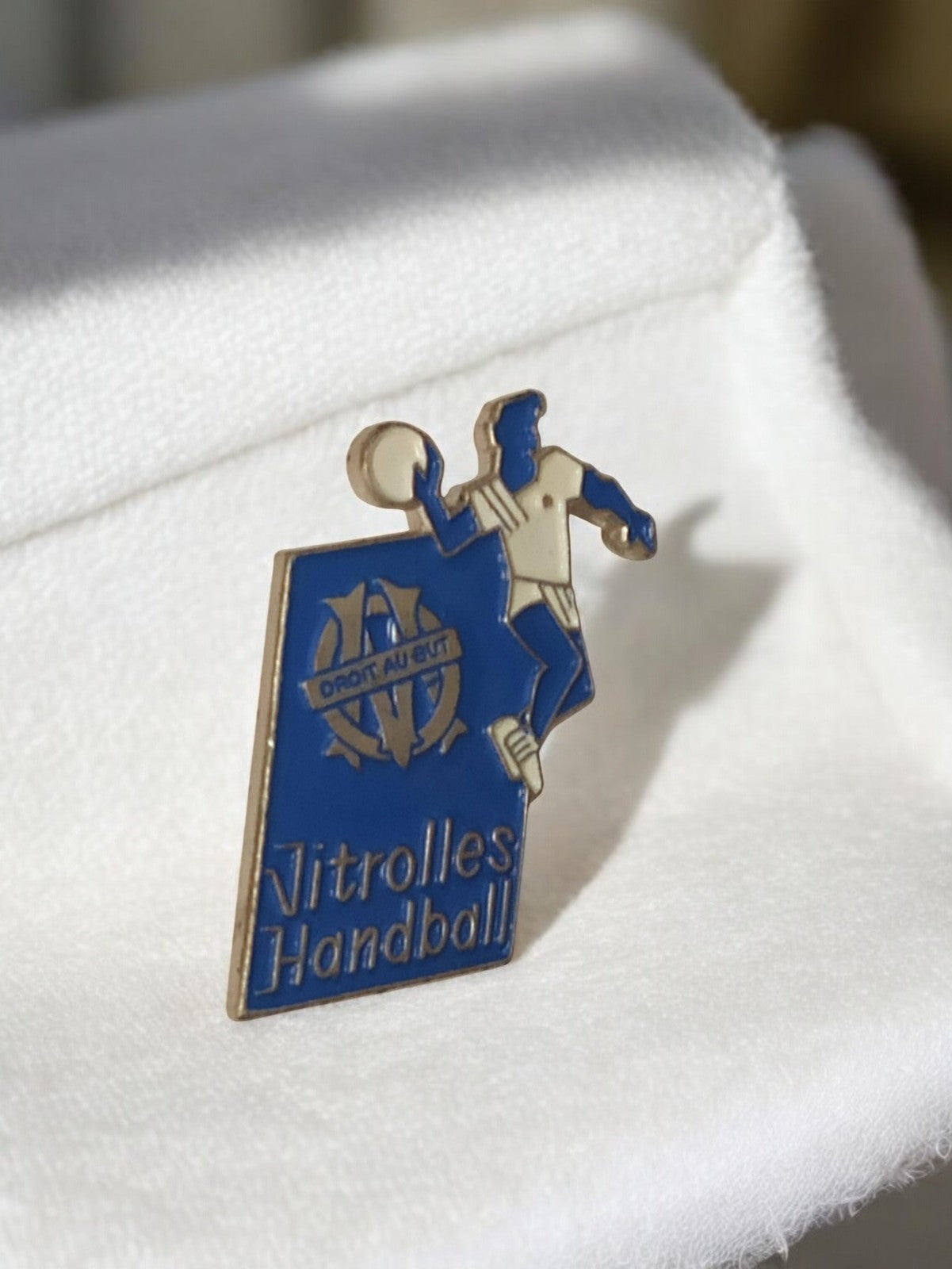 Pin's vintage Vitrolles Handball OM bleu ancien badge rétro sport