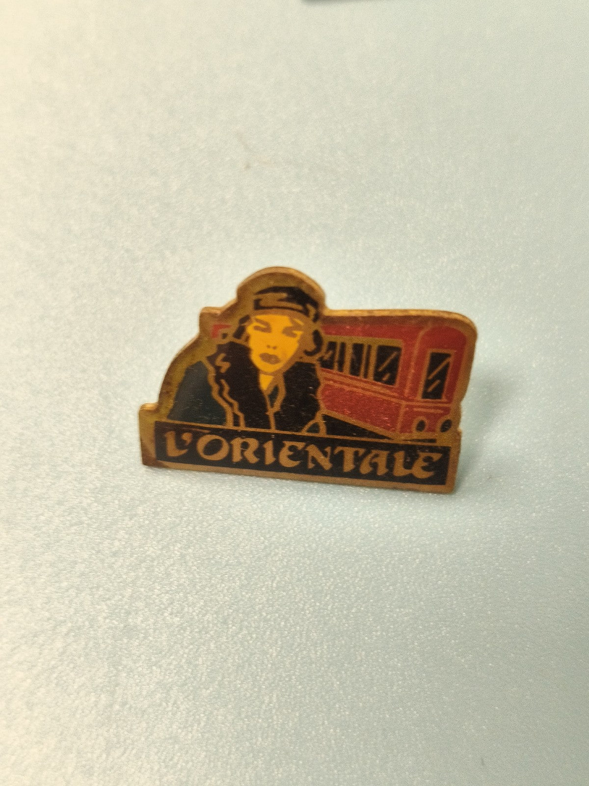 Pin's vintage L'Orientale train rouge, collection voyage rétro ancien