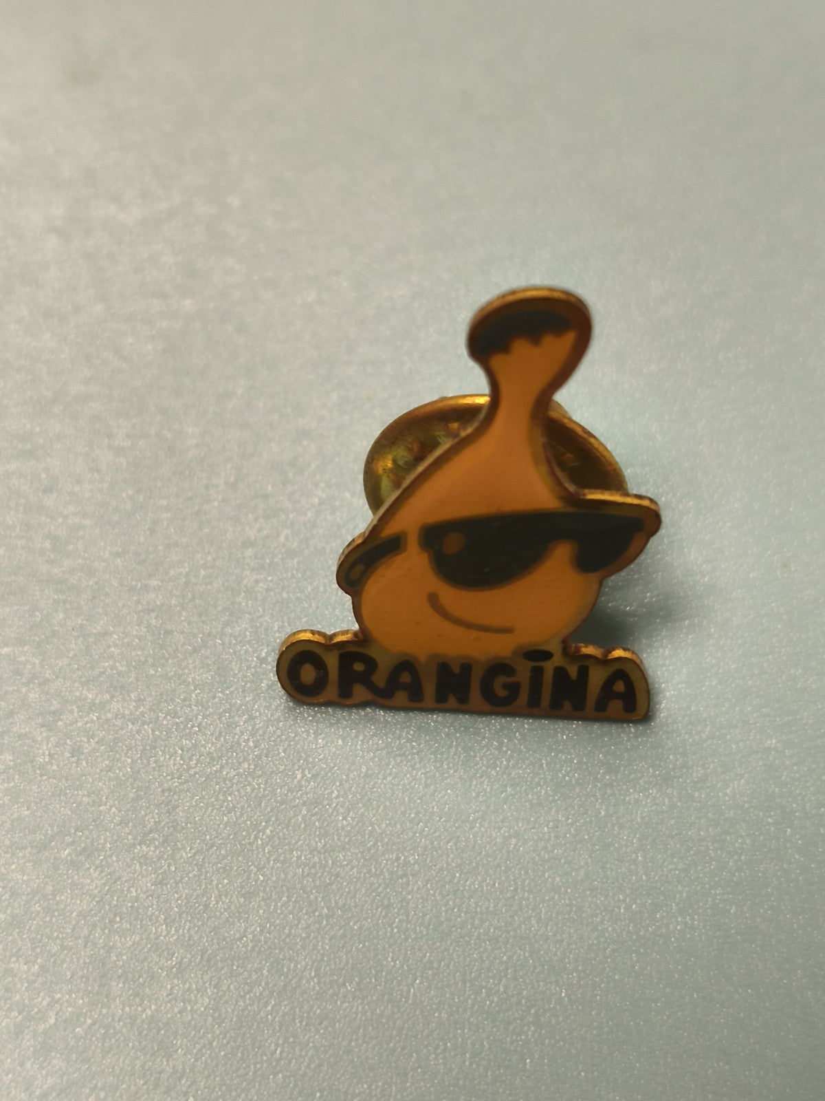 Vintage pin's Orangina logo bouteille jaune ? Collection publicitaire rétro