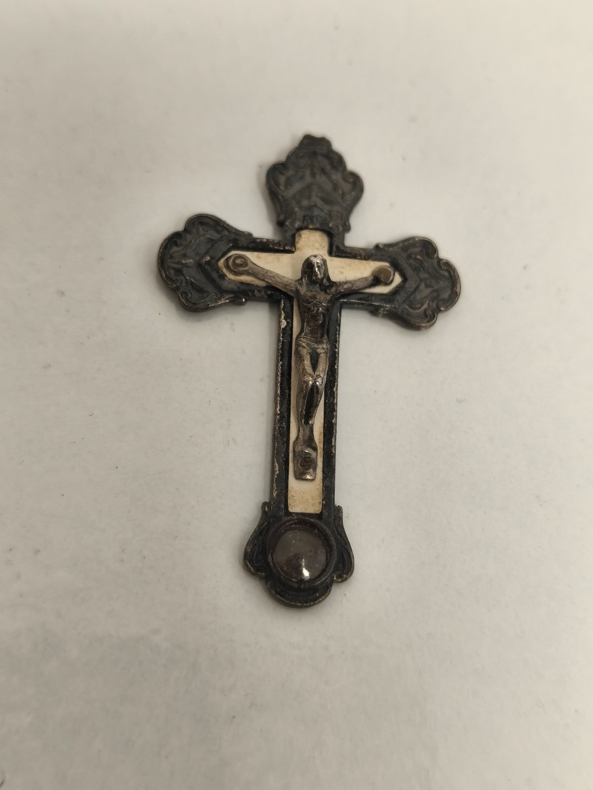 Croix catholique ancienne, Christ en relief, style XIXe, crucifix religieux