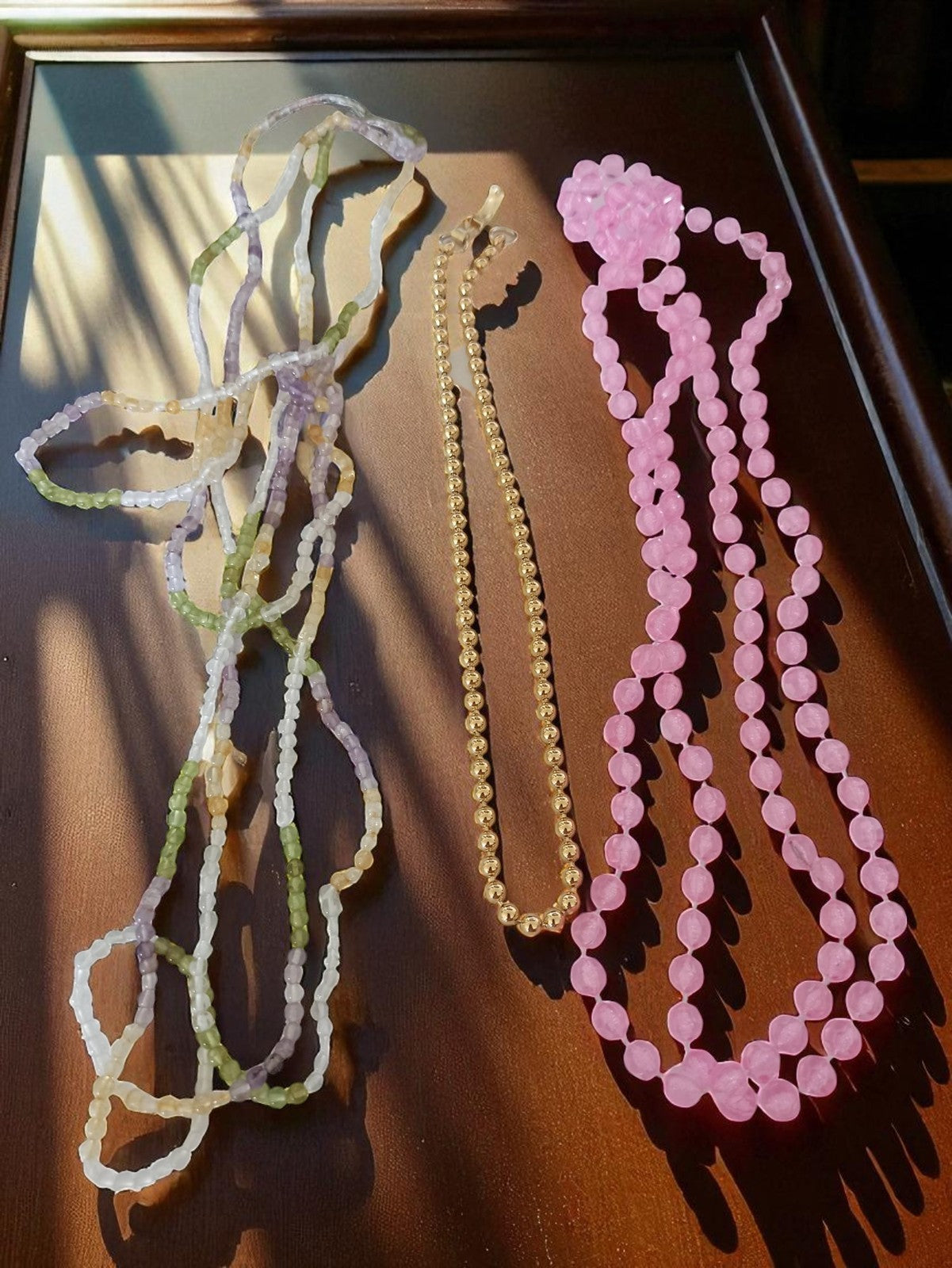 Colliers fantaisie vintage perles pastel, doré et rose rétro années 80