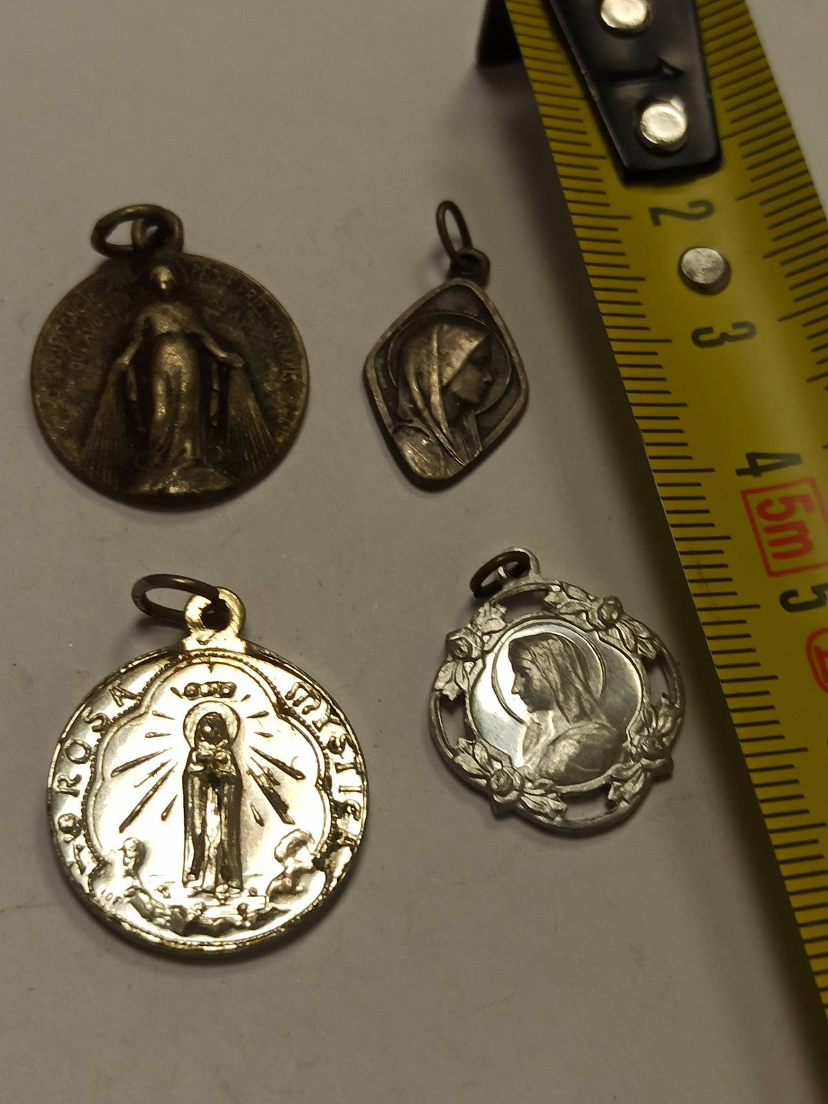 Lot 4 médailles religieuses anciennes vintage catholiques, pendentifs Vierge