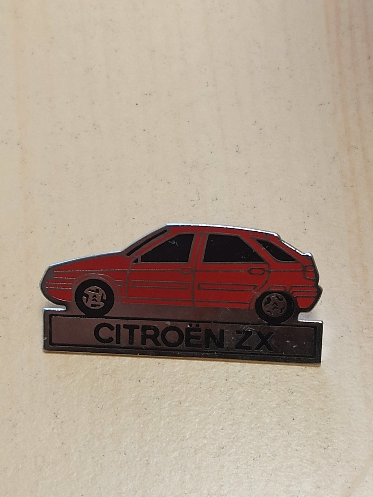 Pin's ancien Citroën ZX, badge rétro collection auto, accessoire vintage rare