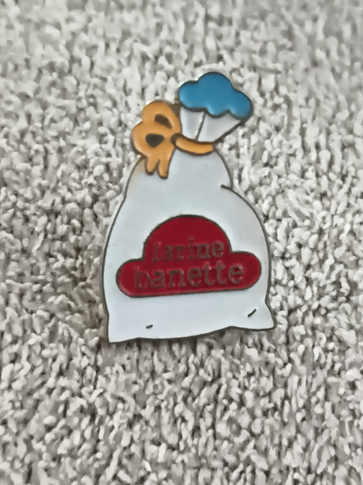 Pin's vintage Farine Banette sac blanc logo rouge années 90 publicité (Ref 10)