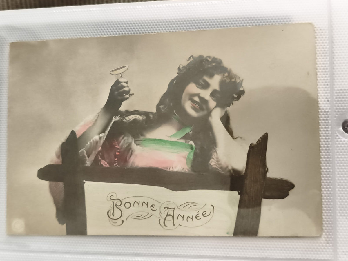 Carte postale ancienne Bonne Année début XXe, femme coupe champagne, CPA