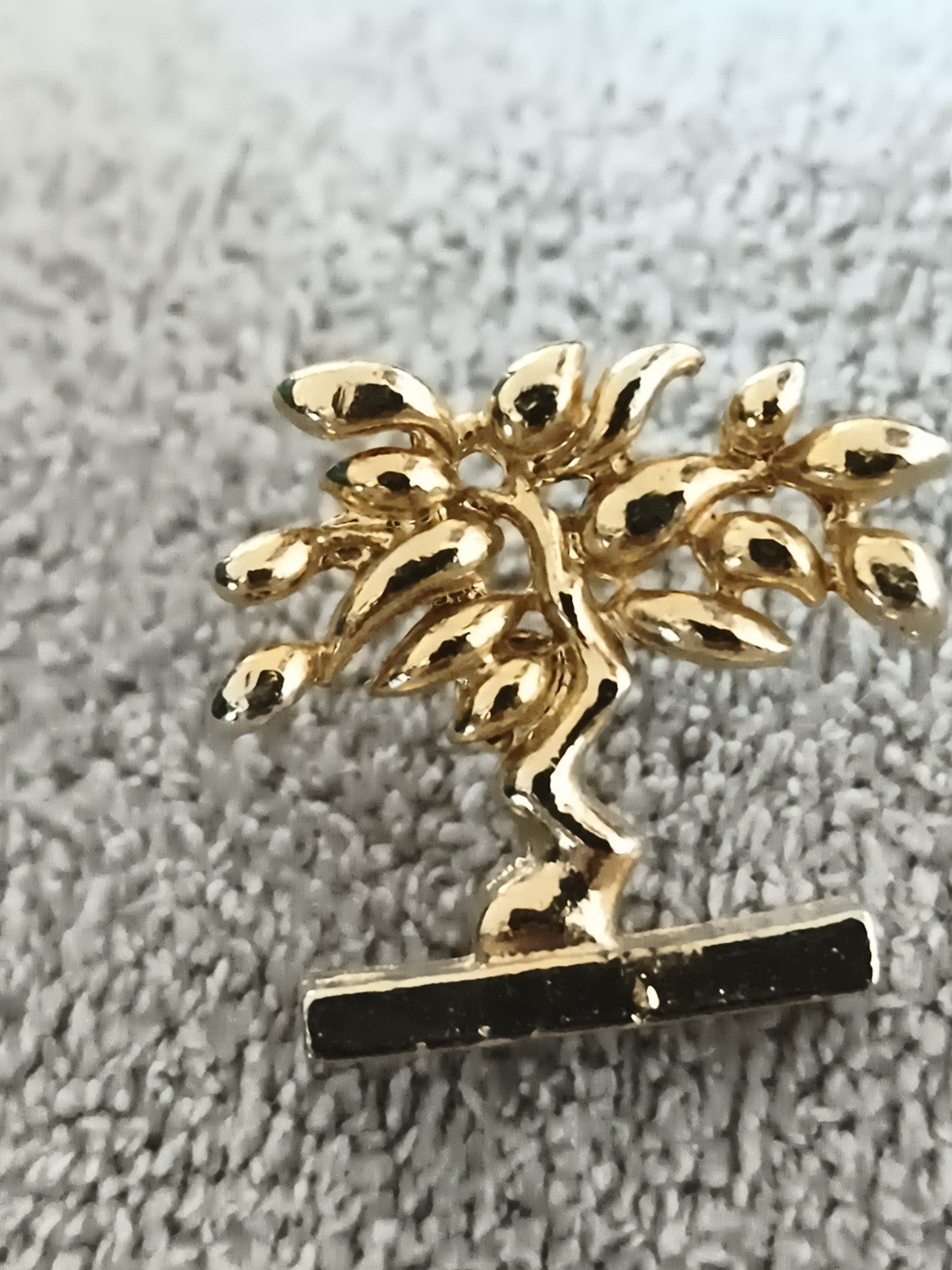 Pin's vintage arbre stylisé doré, badge rétro, broche années 80 (Ref 9)