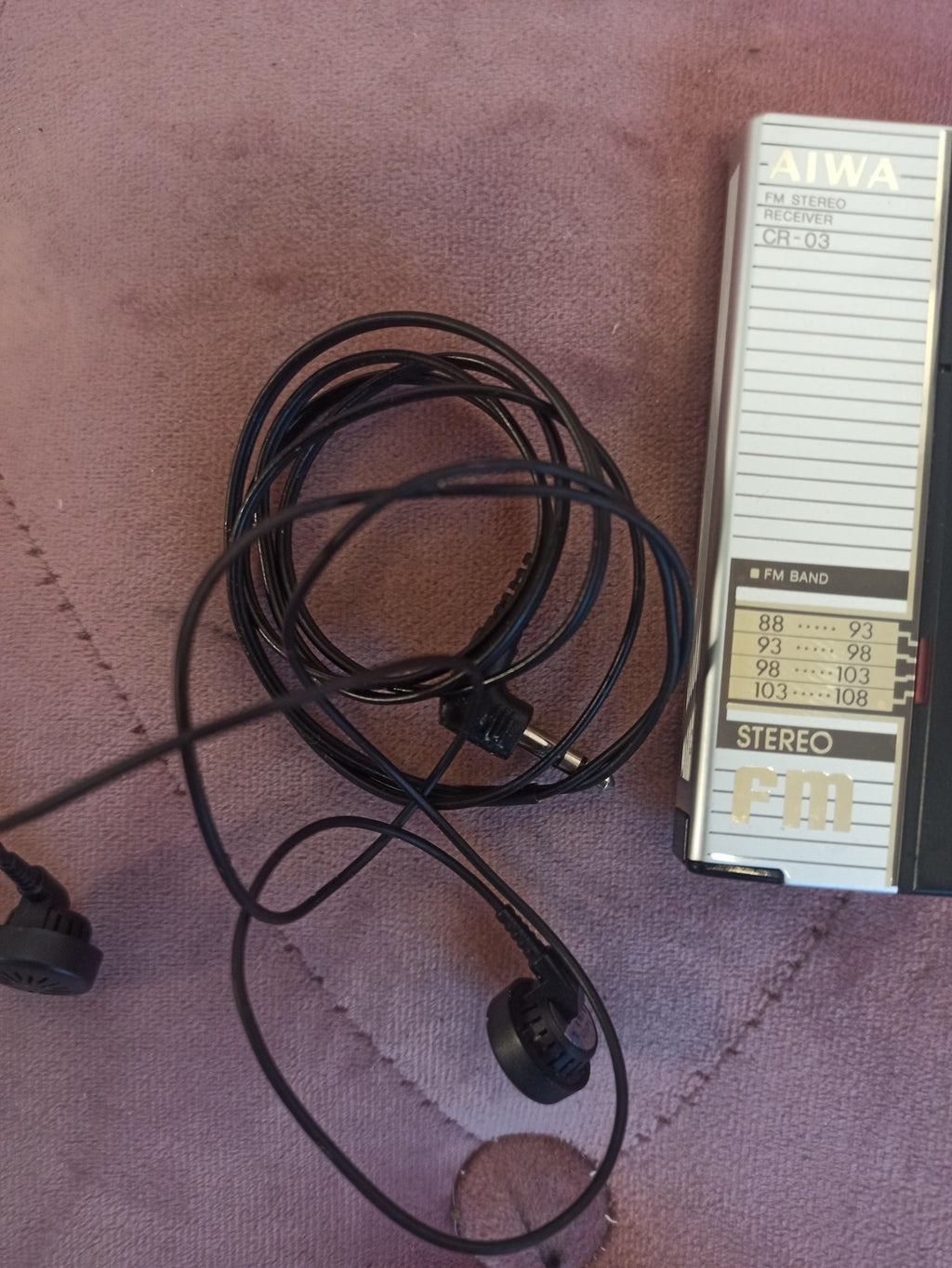 Radio FM vintage AIWA CR-03 stéréo rétro années 80 avec écouteurs