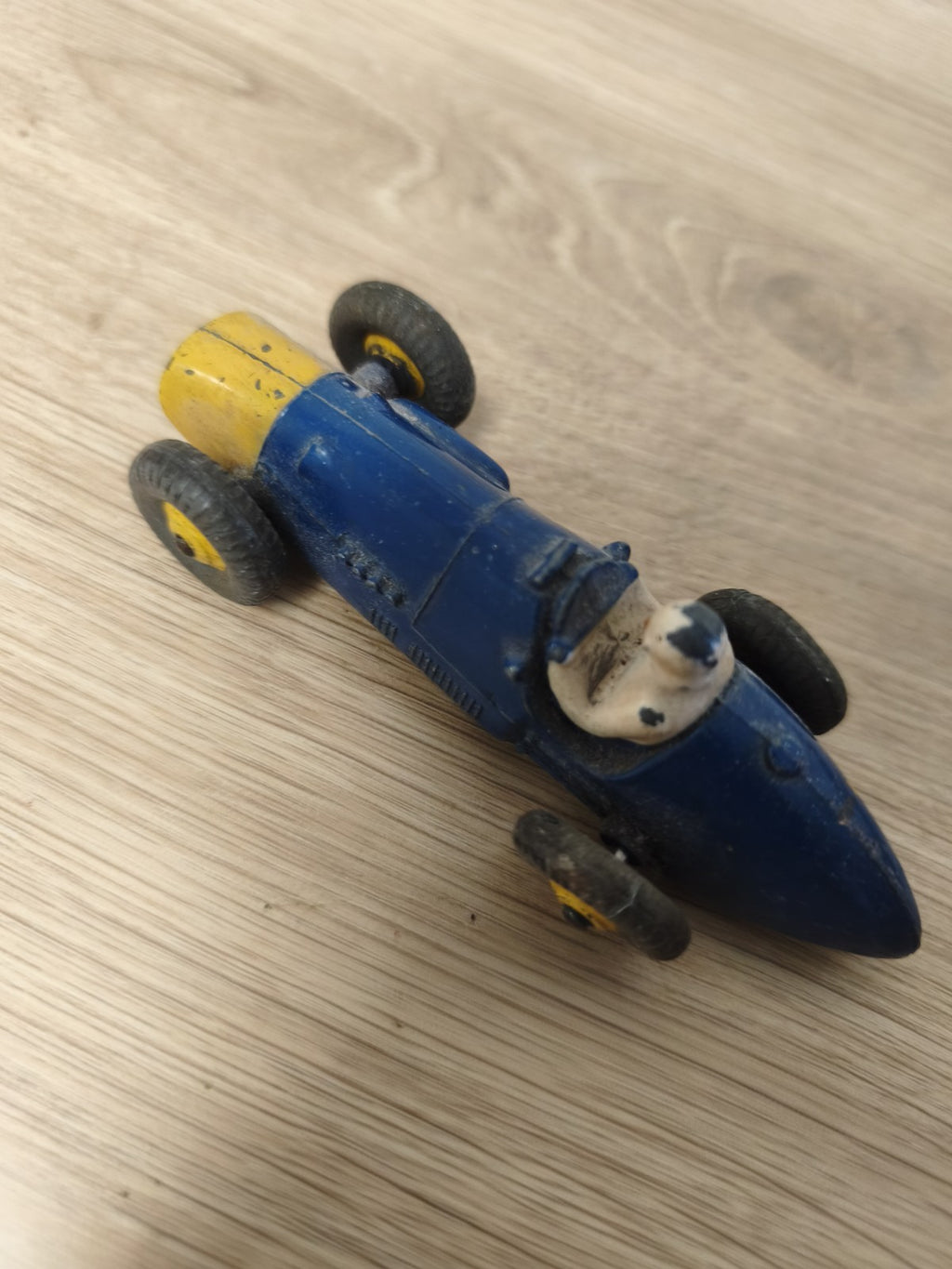 Vintage Dinky Toys Ferrari Racing Car bleu jaune ancien jouet course collection