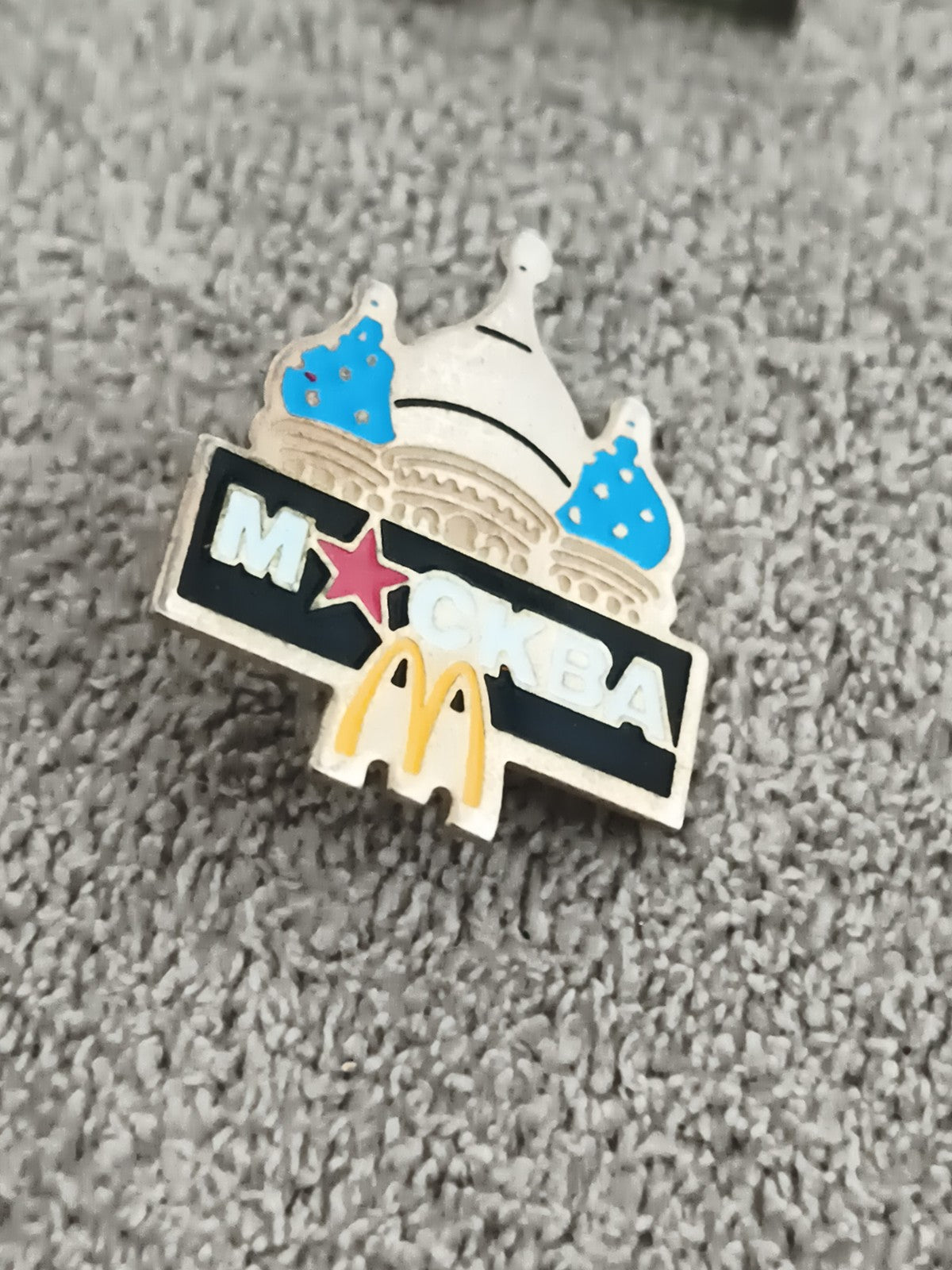 Pin's vintage McDonald's Moscou Kremlin Russie années 90 logo rare (Ref 11)