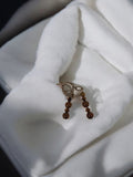 Paire boucles d’oreilles vintage rétro, perles marron pendantes, ancien bijou fa