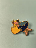 Vintage pin's personnage femme élégante bleu et jaune émaillé ancien collection