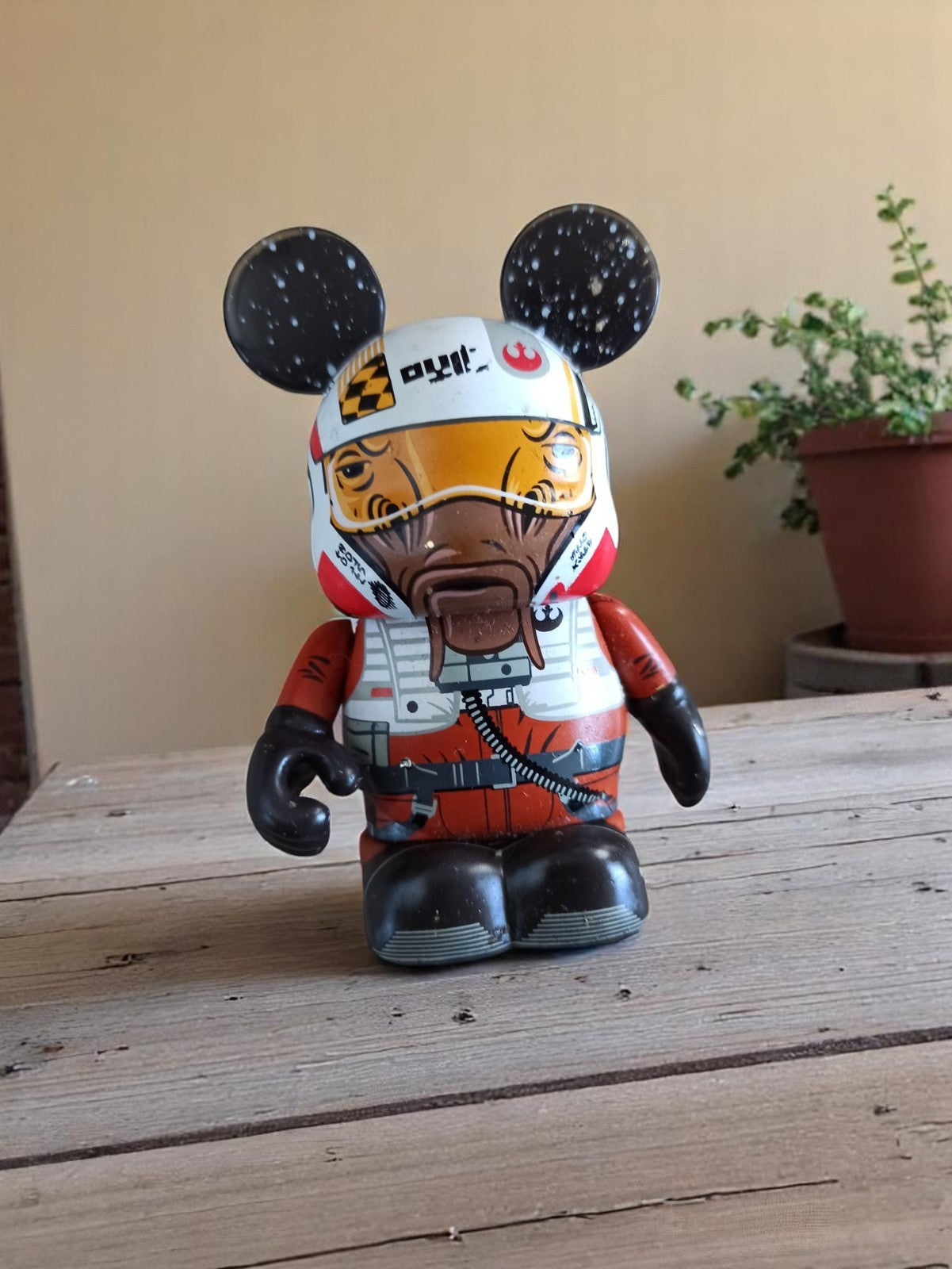 Figurine Vinylmation Ello Asty Star Wars Disney casque pilote 3" The Force Awake