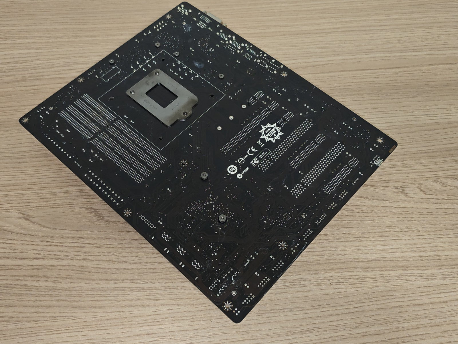 Carte mère MSI Z77 ? Socket LGA 1155 ? DDR3 ? ATX ? Non testée