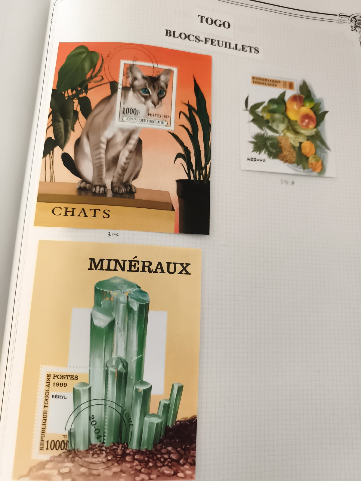 Togo blocs-feuillets timbres oblitérés chats minéraux botanique philatélie
