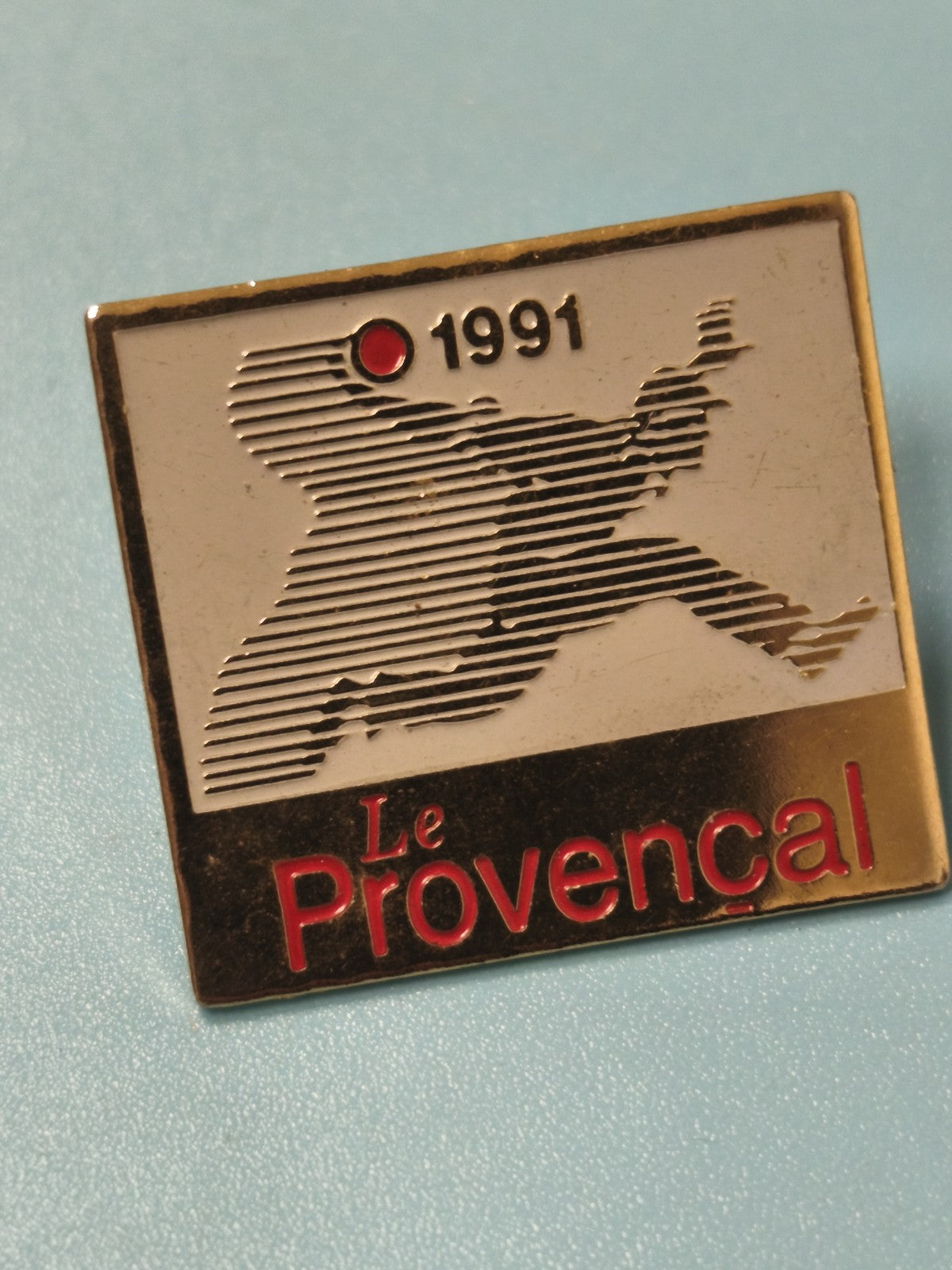Vintage pin's Le Provençal 1991, émaillé, collection, motif sportif