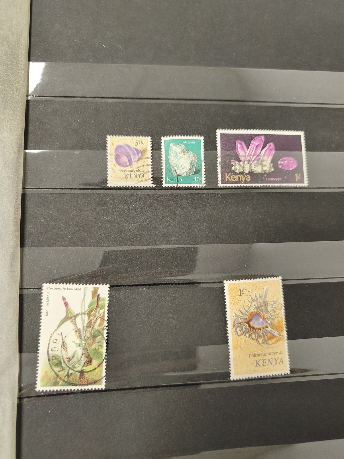 Lot anciens timbres oblitérés Kenya thématique faune flore minéraux vintage