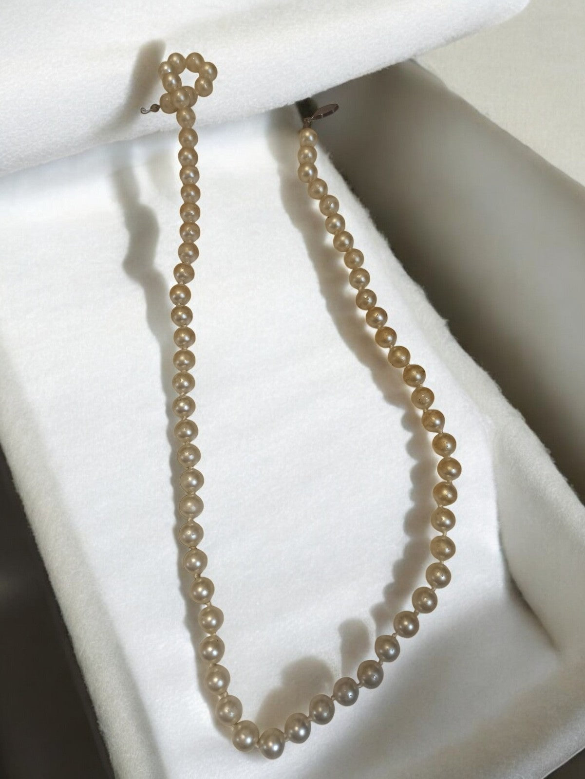 Collier vintage perles nacrées beige rétro, bijou fantaisie ancien élégant