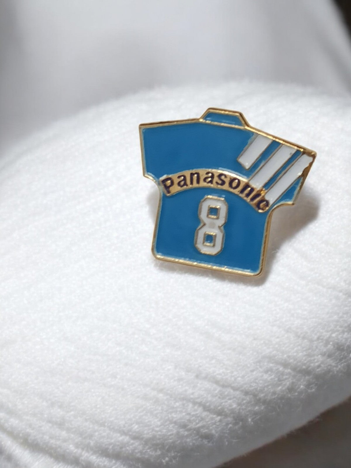 Pin's vintage OM maillot Panasonic n°8, badge ancien football rétro Marseille