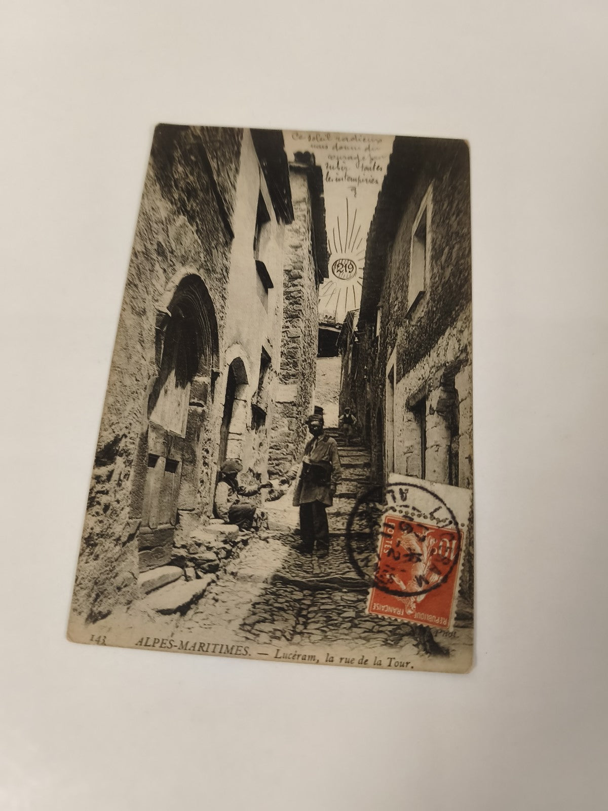 Carte postale ancienne Alpes-Maritimes Lucéram rue Tour CPA animée timbre