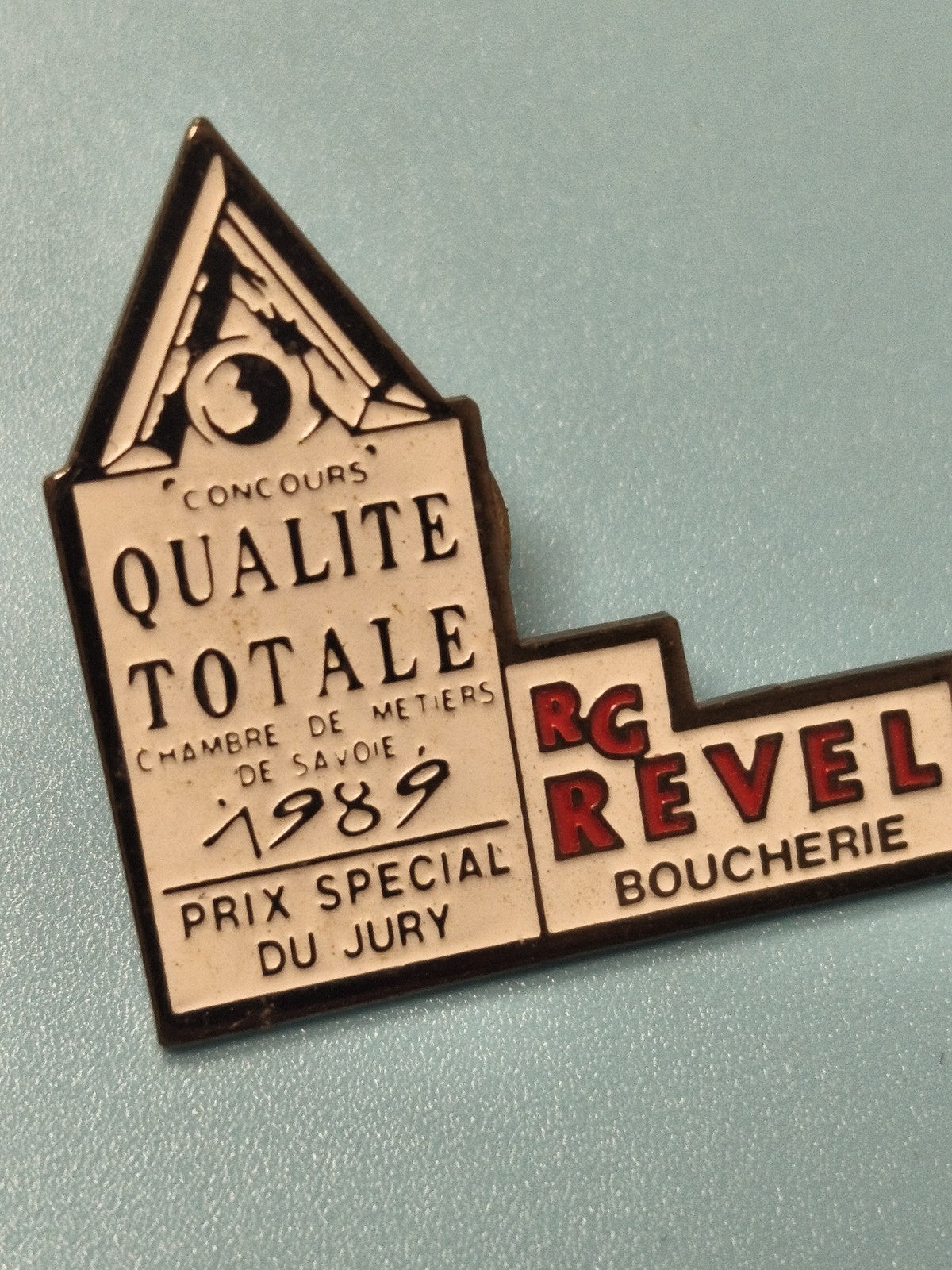 Pin's vintage RC Revel Qualité Totale 1989 concours boucherie ancien