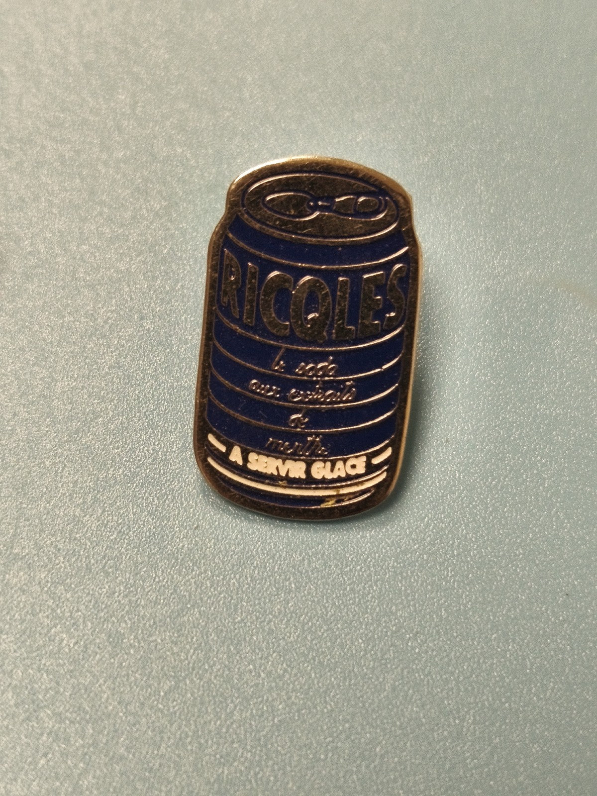 Vintage pin's Ricqlès canette bleu collection soda ancien publicité