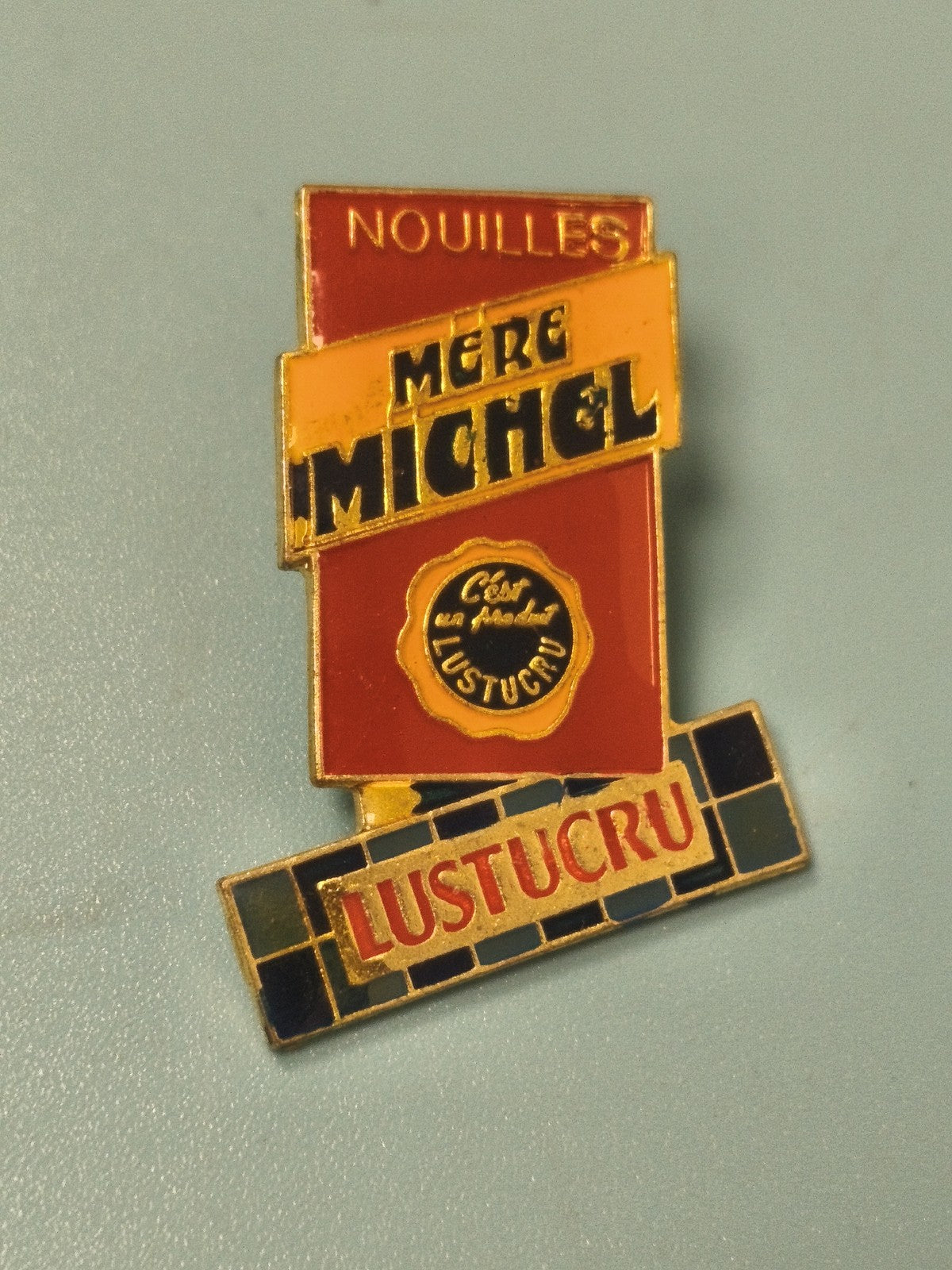 Vintage pin's Lustucru Mère Michel ancien badge publicitaire collection