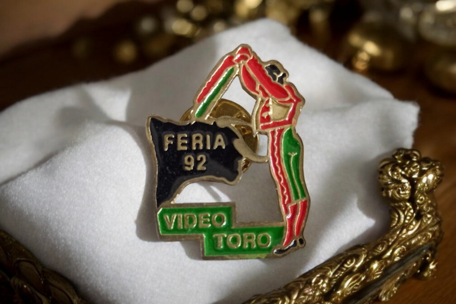 Pin's Feria 92 Espagne matador émaillé VIDEO TORO vintage souvenir taureau