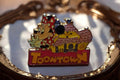 Pin's Disney Toontown Tokyo Disneyland Minnie maison émaillé rare vintage