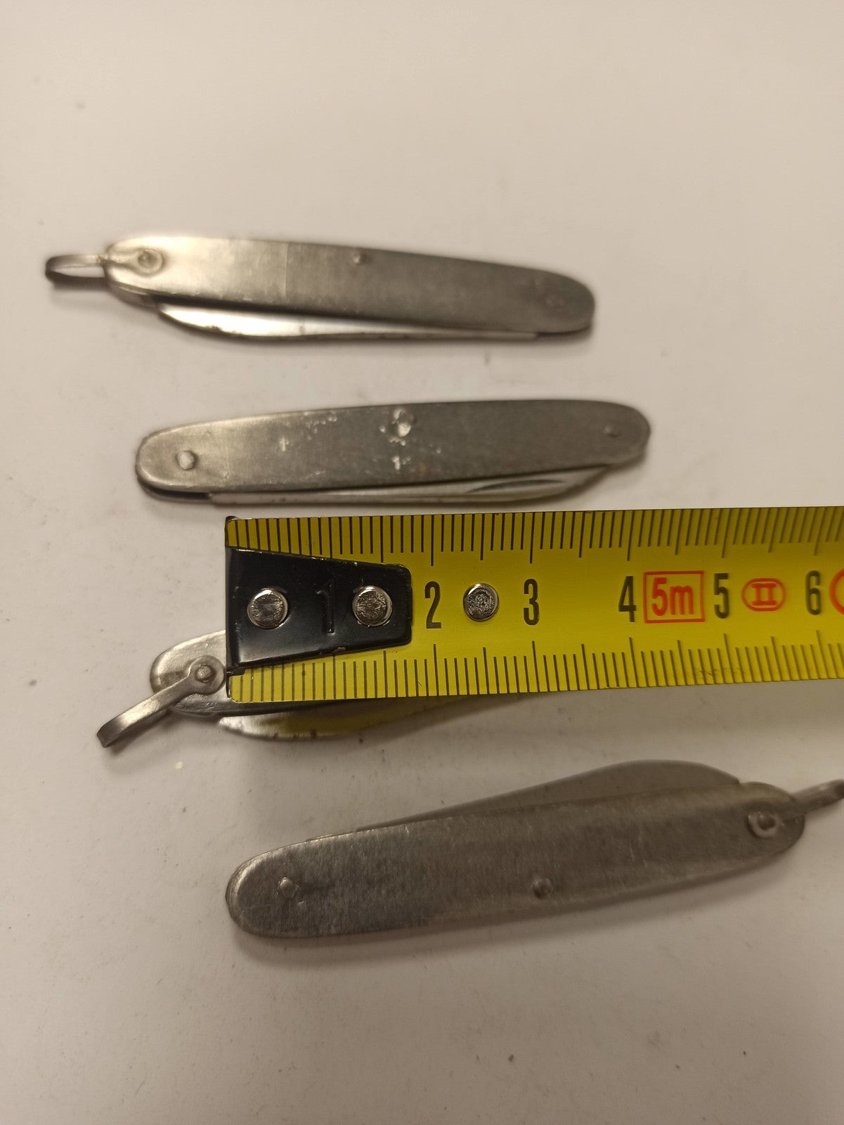Couteaux suisses anciens vintage 1970s lot 3 pièces métal aspect brut