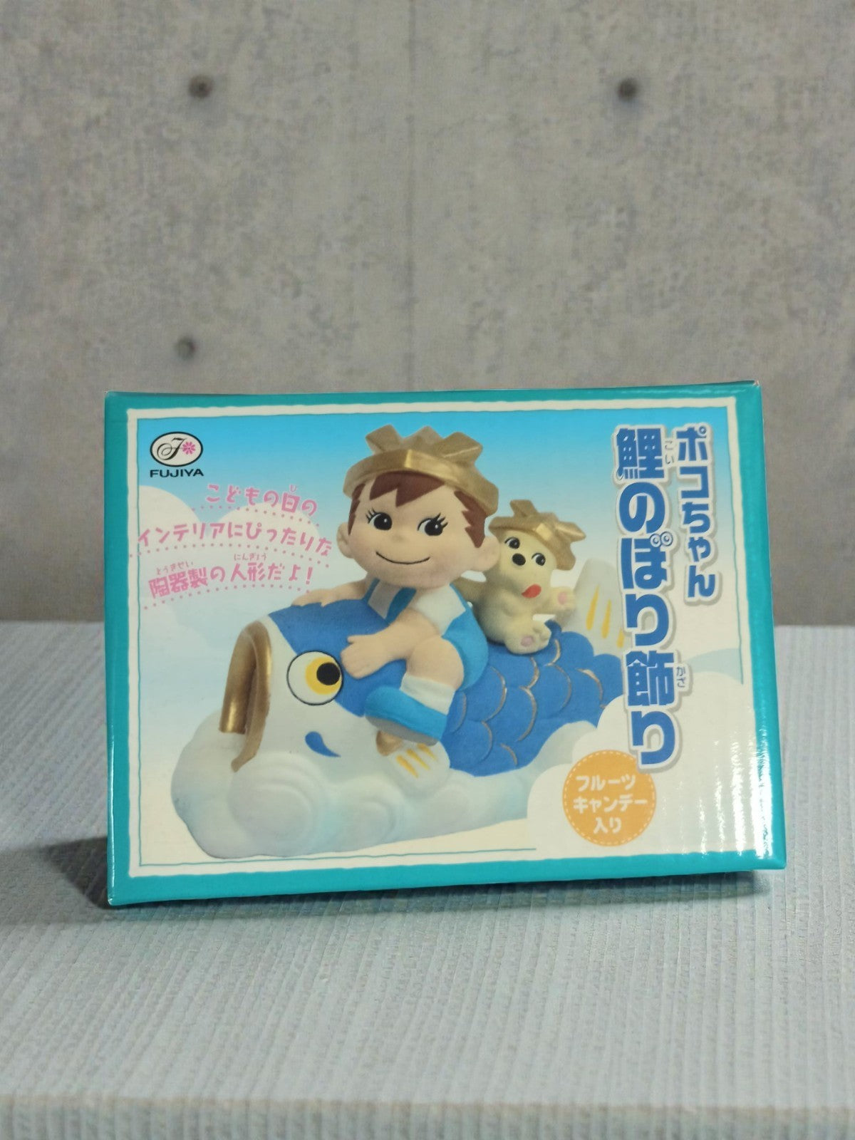 Figurine vintage Peko-chan Poko-chan Hinamatsuri Japon, boîte bleue décor poisso