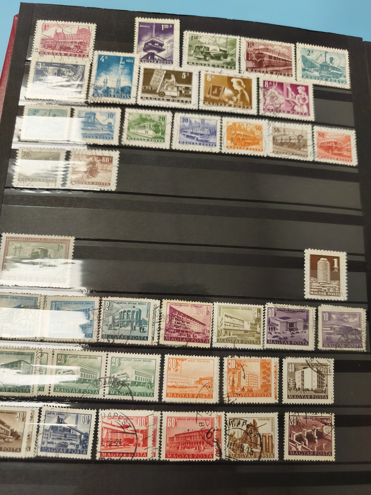 Lot anciens timbres oblitérés Hongrie Magyar Posta bâtiments véhicules couleurs