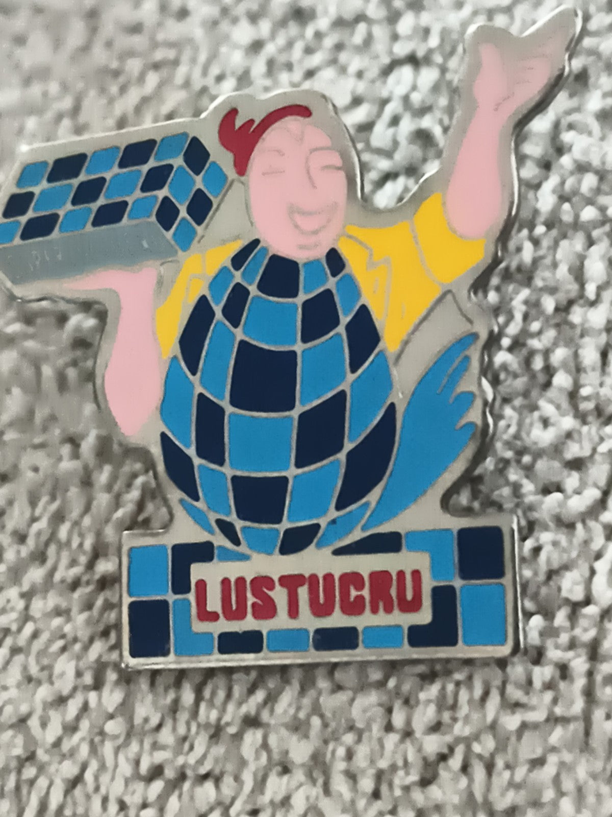 Pin's publicitaire vintage Lustucru carreaux bleu jaune émaillé badge années 90