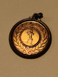 Médaille athlétisme coureur finition dorée motif laurier sport