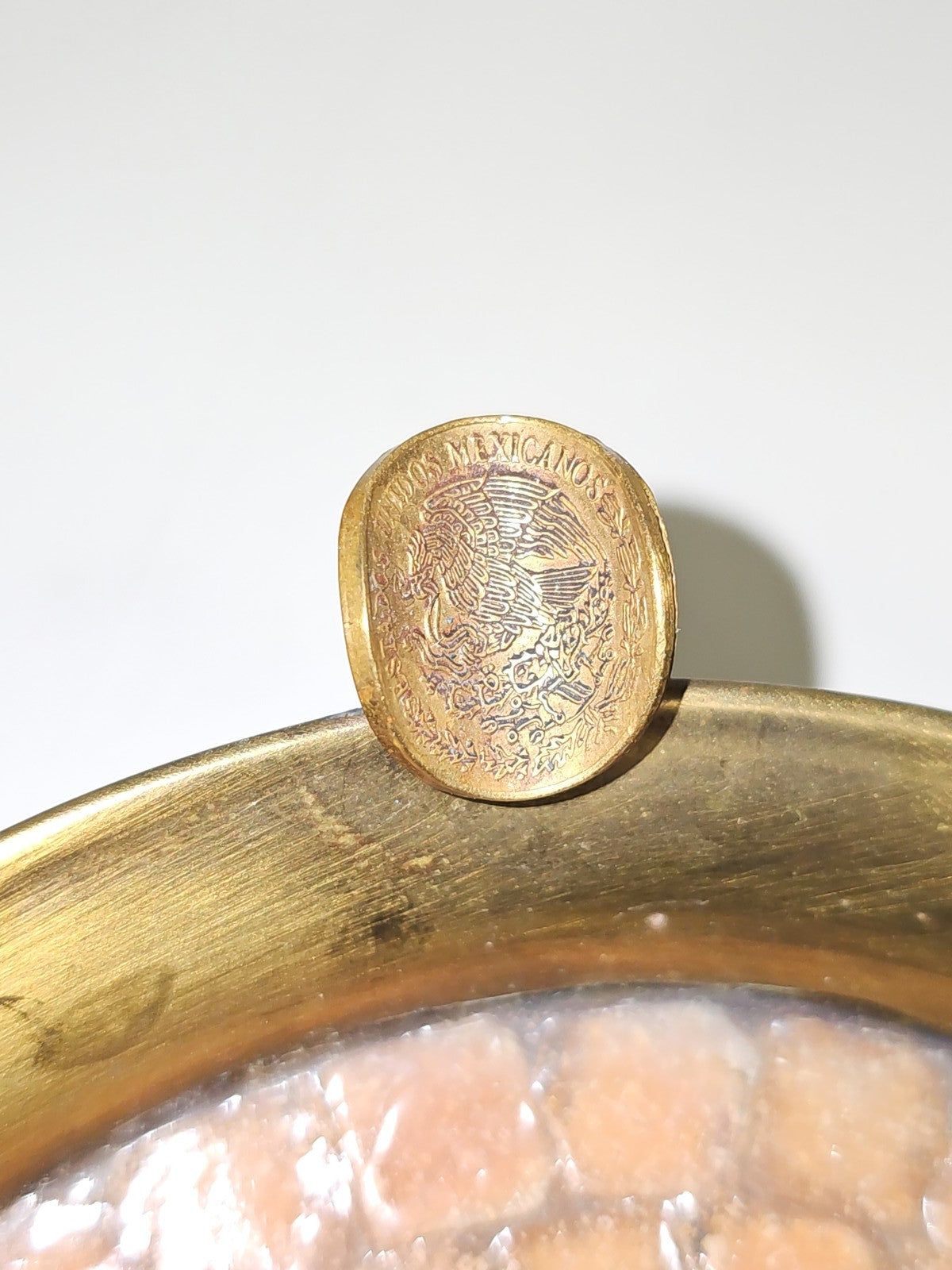Ancien cendrier vintage en bronze ou laiton signé Ancienne petit format collecti