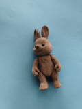 Figurine lapin Sylvanian Families marron aspect velours jouet animal