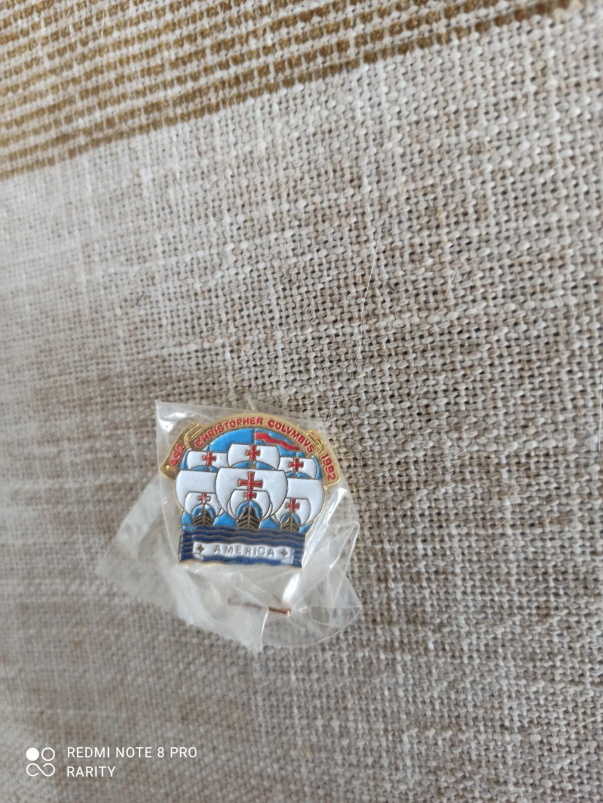 Pin's vintage Christopher Columbus 1992 voiliers émaillé symbole America