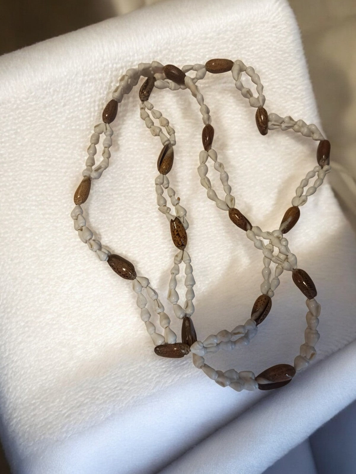 Collier ancien coquillages naturel perles marron vintage rétro bijou d'occasion