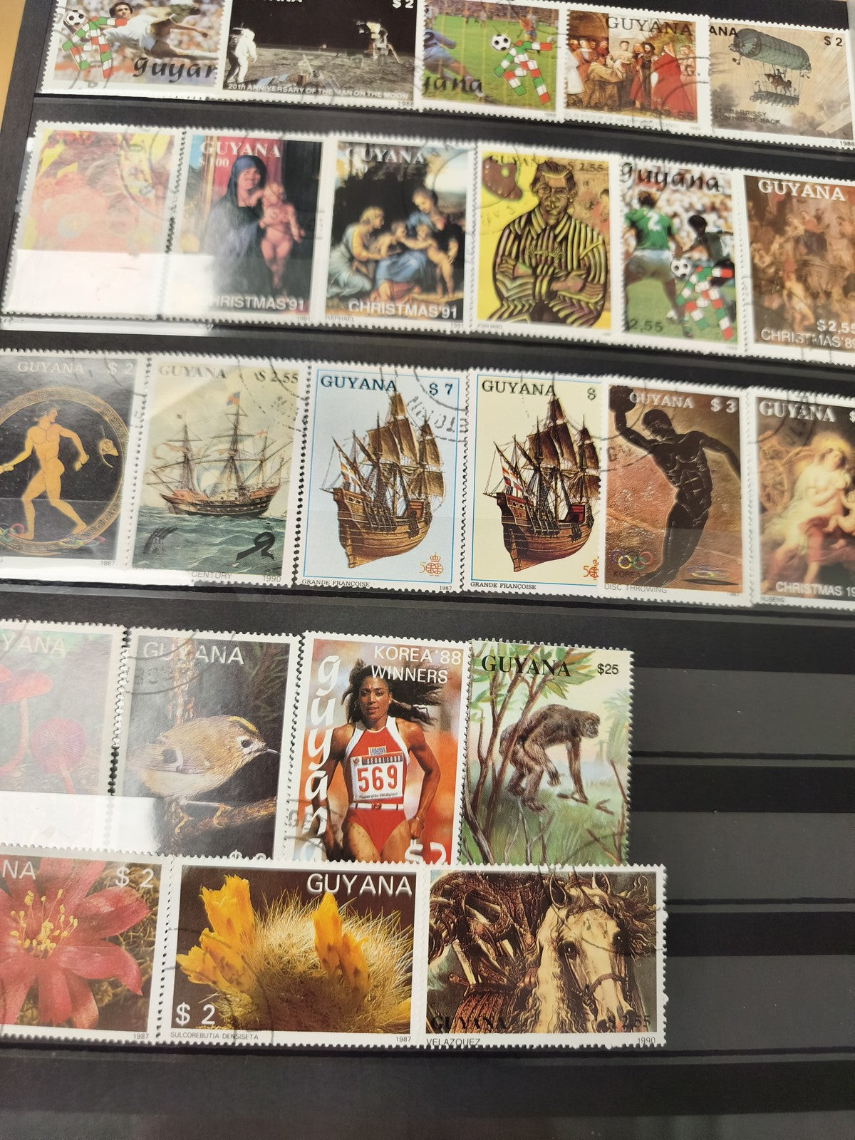 Lot de timbres GUYANA thématiques sports, faune, flore et art, couleurs variées