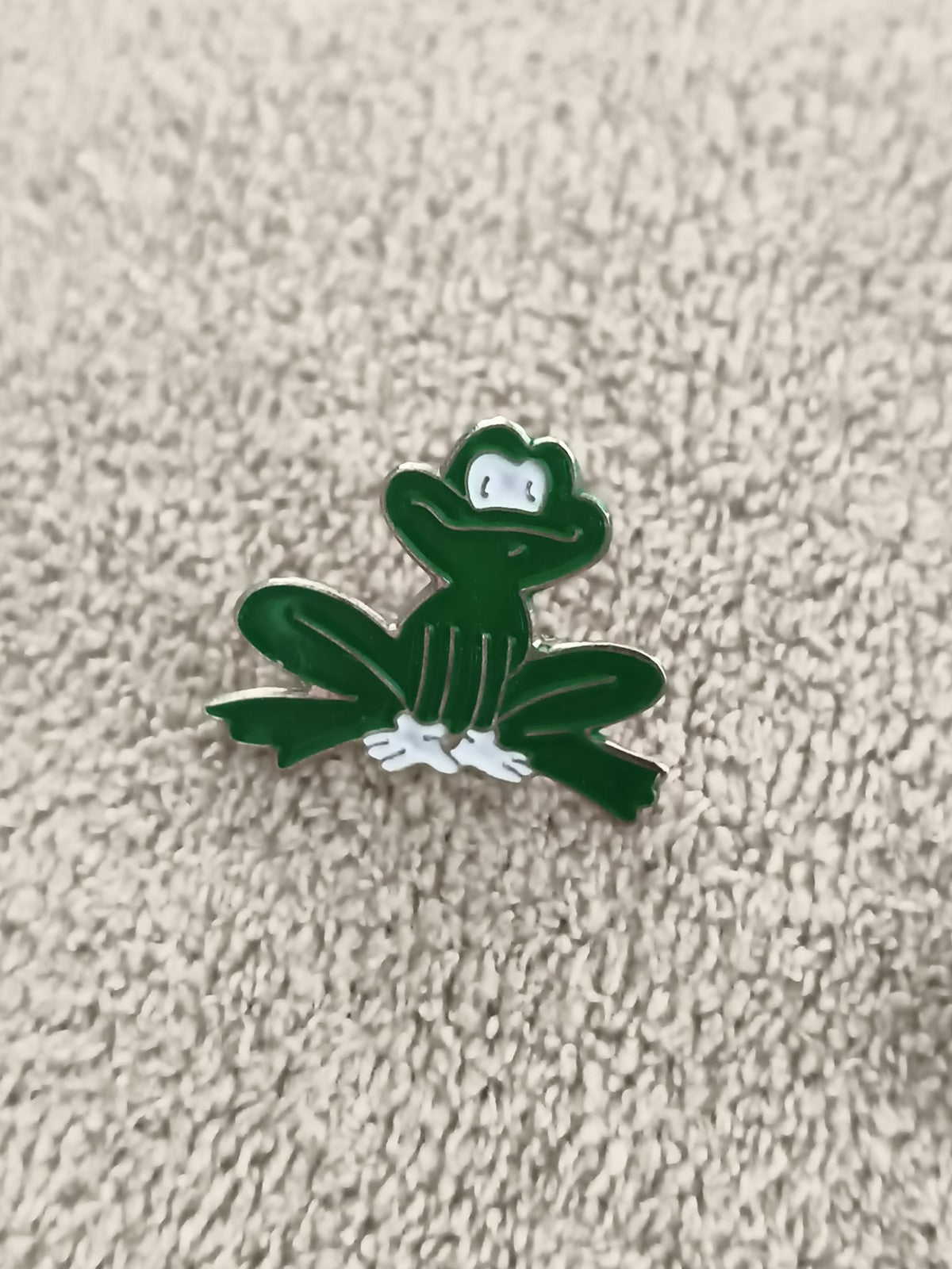 Pin's vintage grenouille verte émaillée badge rétro animal (Ref 4)