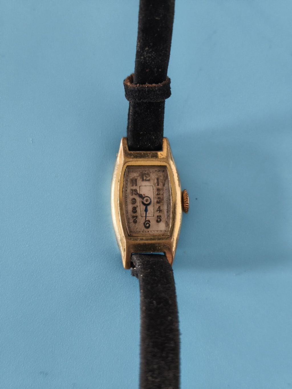 Montre mécanique vintage femme années 1930 à restaurer ancienne collection rétro