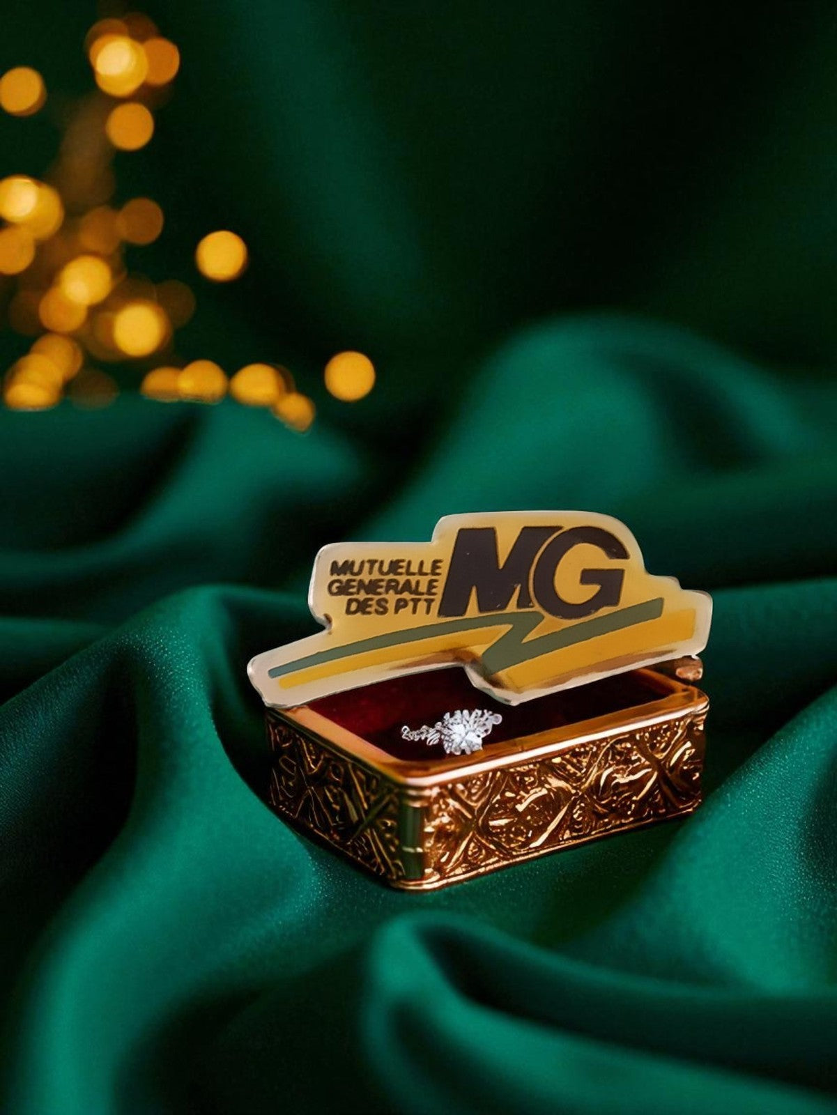 Pin's MG Mutuelle Générale des PTT vintage publicitaire édition limitée rare